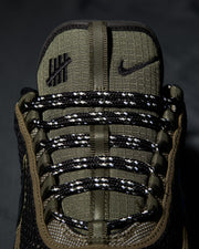 UNDEFEATED X NIKE AIR ZOOM SPIRIDON - CARGOKHAKI/ BLACK